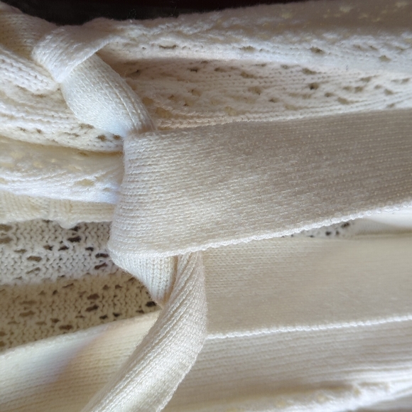 White knit wrap sweater - Picture 3 of 9